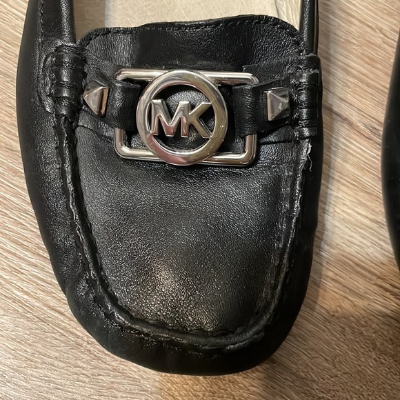 Michael Kors black leather loafers size 7 1/2 M - Picture 2 of 7
